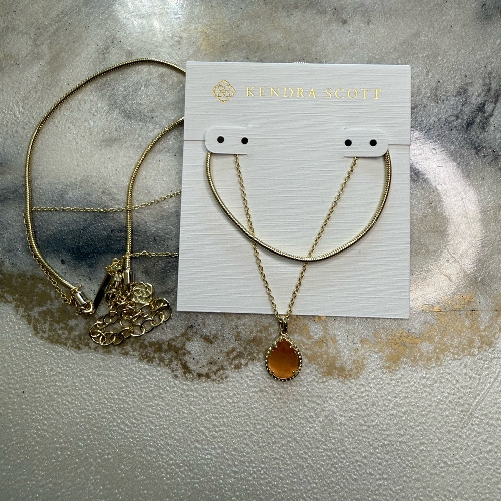✨ Kendra Scott Gold Layered Necklace Set – Amber Stone Pendant ✨
